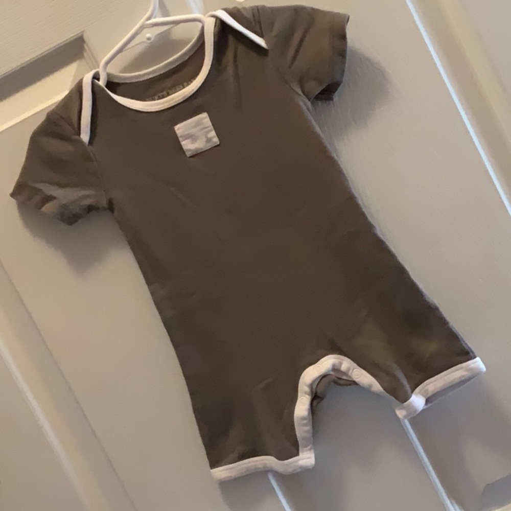 Burt’s Bees Baby Romper size 6 months